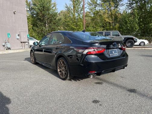 2024 Toyota Camry Hybrid SE
