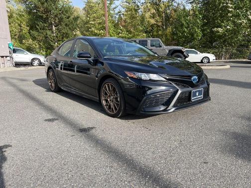 2024 Toyota Camry Hybrid SE