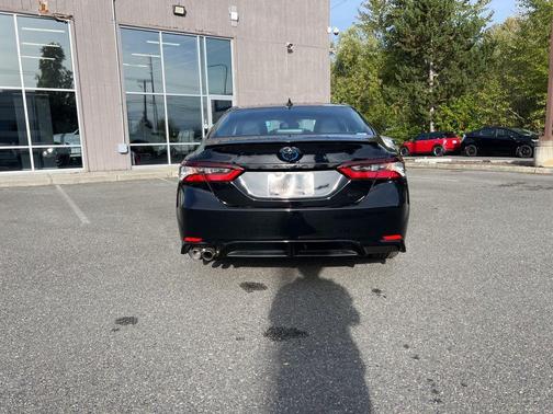 2024 Toyota Camry Hybrid SE