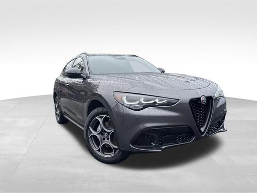 2025 Alfa Romeo Stelvio Base