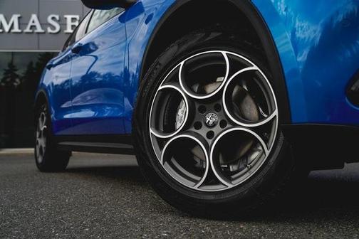 2025 Alfa Romeo Stelvio Base