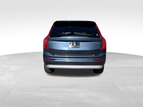 2022 Volvo XC90 T6 Momentum 7 Passenger