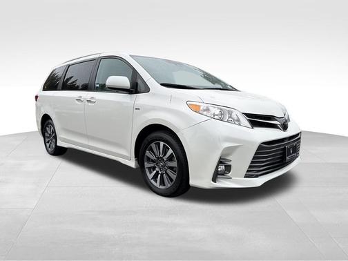 2020 Toyota Sienna XLE