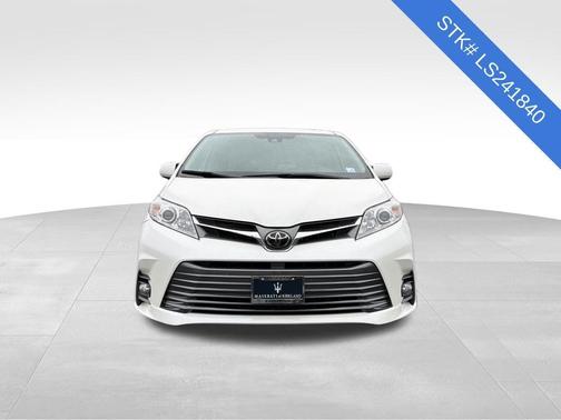2020 Toyota Sienna XLE