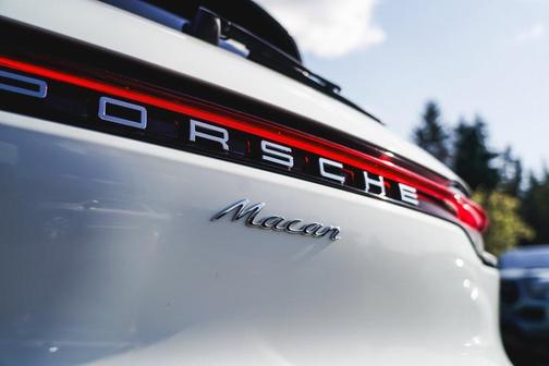2024 Porsche Macan Base