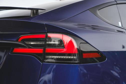 2022 Tesla Model X Base