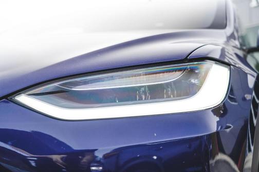 2022 Tesla Model X Base