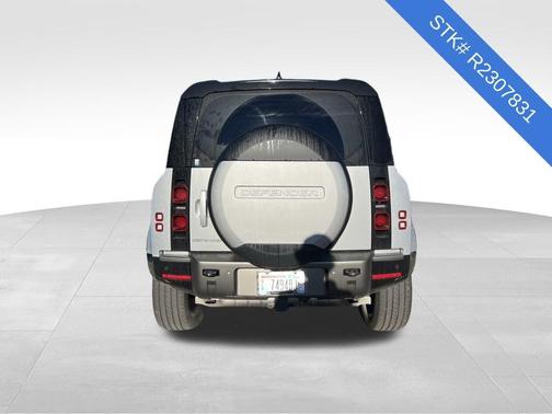 2024 Land Rover Defender P400 X-Dynamic SE