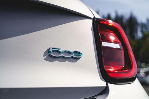 2024 FIAT 500e Base