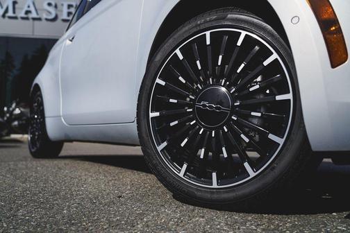 2024 FIAT 500e Base