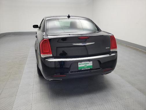 2017 Chrysler 300 Limited