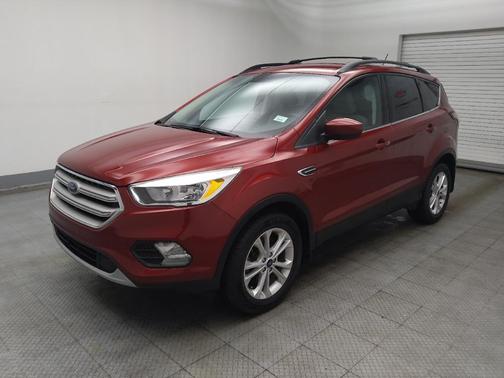 Red 2018 Ford Escape SE