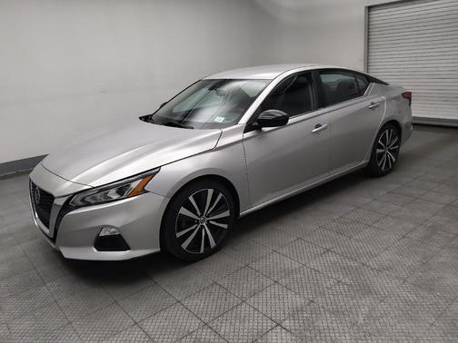 Brilliant Silver Metallic 2020 Nissan Altima SR FWD