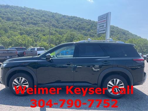 2023 Nissan Pathfinder SL