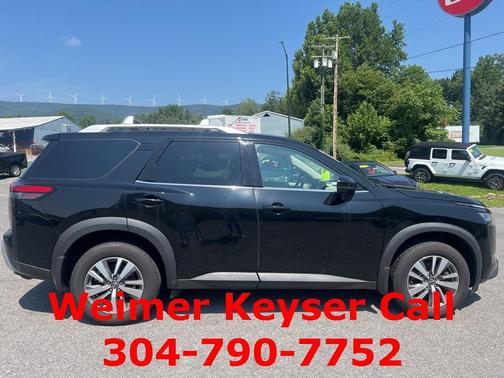 2023 Nissan Pathfinder SL