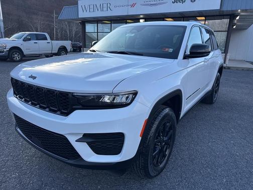 2025 Jeep Grand Cherokee Laredo