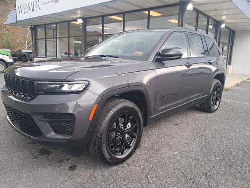 2025 Jeep Grand Cherokee Laredo