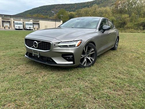 2019 Volvo S60 T6 R-Design