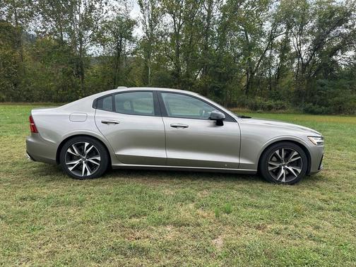 2019 Volvo S60 T6 R-Design