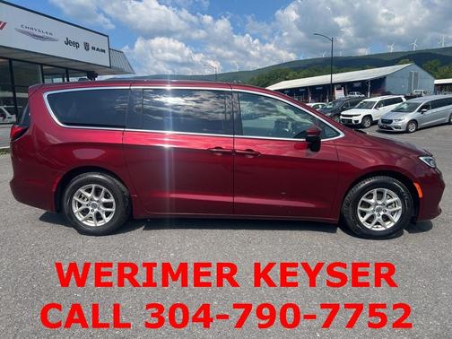 2023 Chrysler Pacifica Touring-L