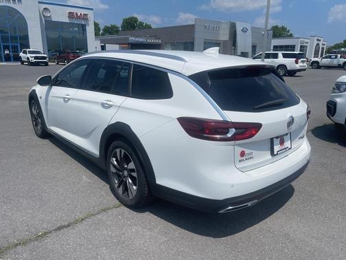2018 Buick Regal TourX Essence