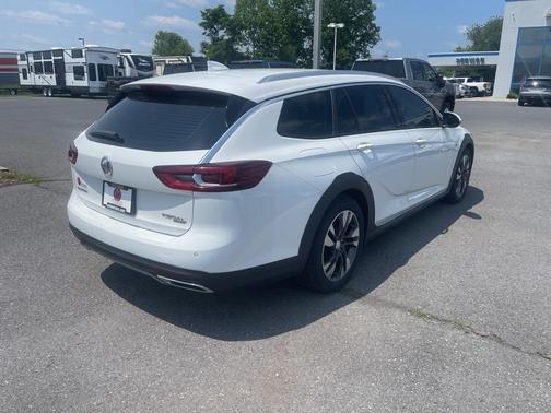 2018 Buick Regal TourX Essence