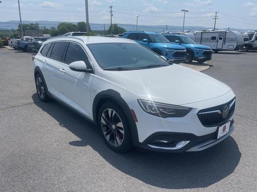 2018 Buick Regal TourX Essence