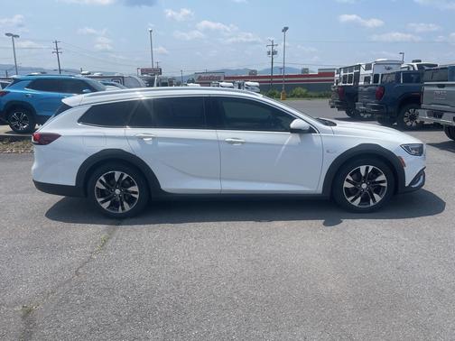 2018 Buick Regal TourX Essence