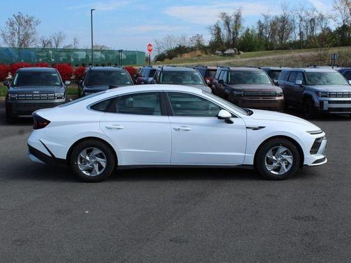 2025 Hyundai SONATA SE
