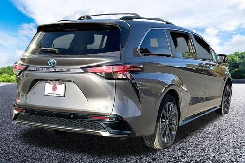 2021 Toyota Sienna XSE 7 Passenger