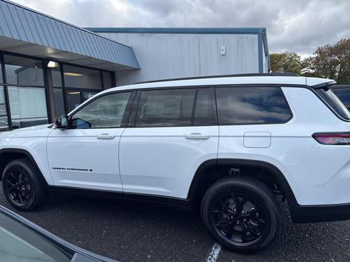 2025 Jeep Grand Cherokee L Laredo