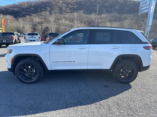 2025 Jeep Grand Cherokee Laredo