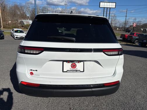 2025 Jeep Grand Cherokee Laredo