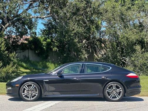 2013 Porsche Panamera 4