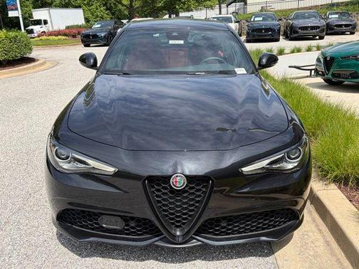 Vulcano Black Metallic 2023 Alfa Romeo Giulia Veloce AWD