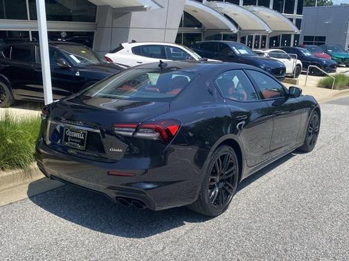 2022 Maserati Ghibli Modena Q4