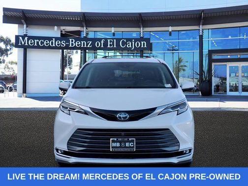 Blizzard Pearl 2021 Toyota Sienna