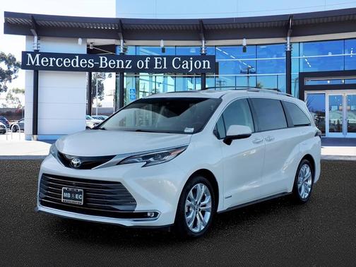 Blizzard Pearl 2021 Toyota Sienna
