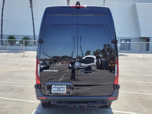 2024 Mercedes-Benz eSprinter 2500 170 WB High Roof Cargo