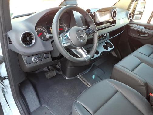 White 2026 Mercedes-Benz Sprinter 2500 170 WB