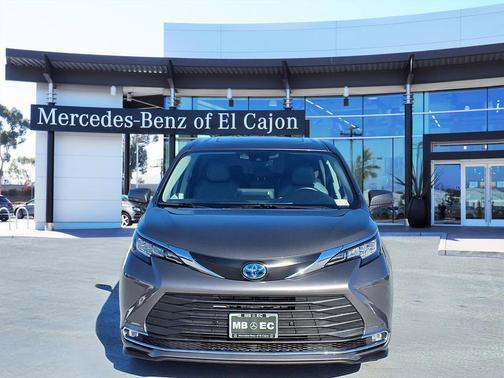 2023 Toyota Sienna XLE