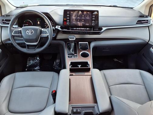 2023 Toyota Sienna XLE
