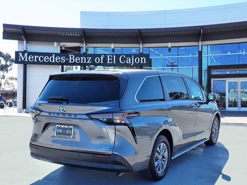 2023 Toyota Sienna XLE