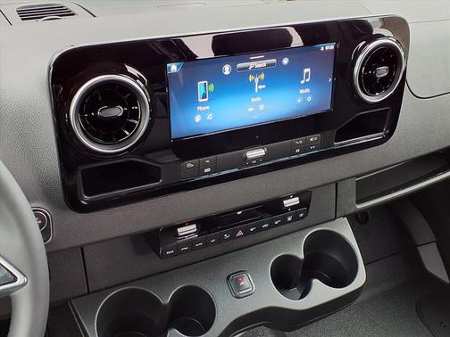 2026 Mercedes-Benz Sprinter 2500 144 WB Standard Roof Passenger