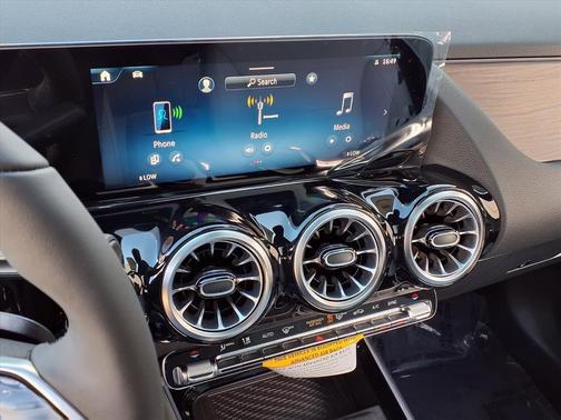 2026 Mercedes-Benz GLA 250 Base