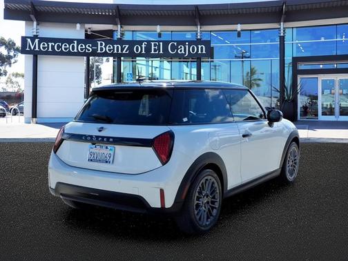 White Metallic 2026 MINI Hardtop SIGNATURE
