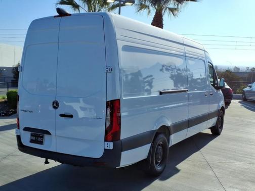 White 2026 Mercedes-Benz Sprinter 2500 170 WB