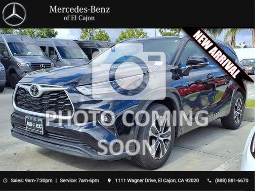Midnight Black Metallic 2023 Toyota Highlander XLE