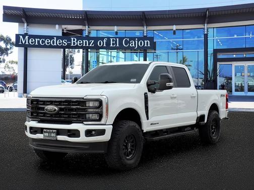 Oxford White 2023 Ford F-250 Lariat