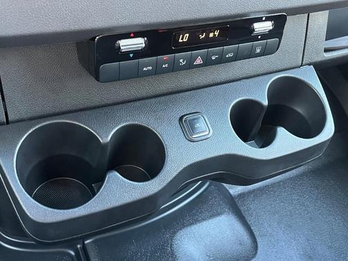 2024 Mercedes-Benz eSprinter 2500 170 WB High Roof Cargo